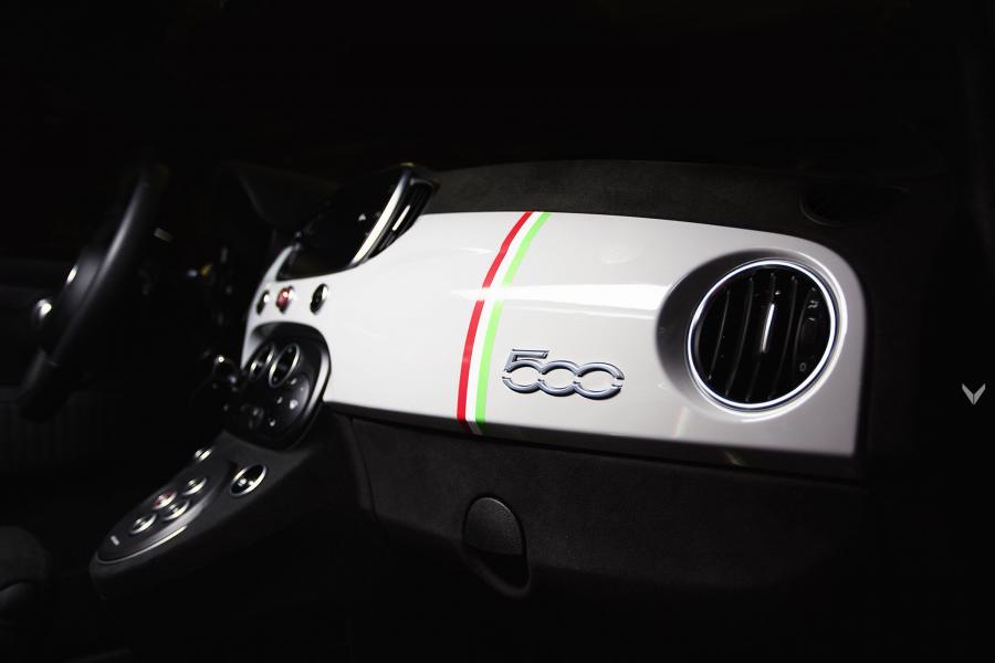 Детали интерьера Abarth 595 by Vilner 2017 года  (фото 15 из 16)